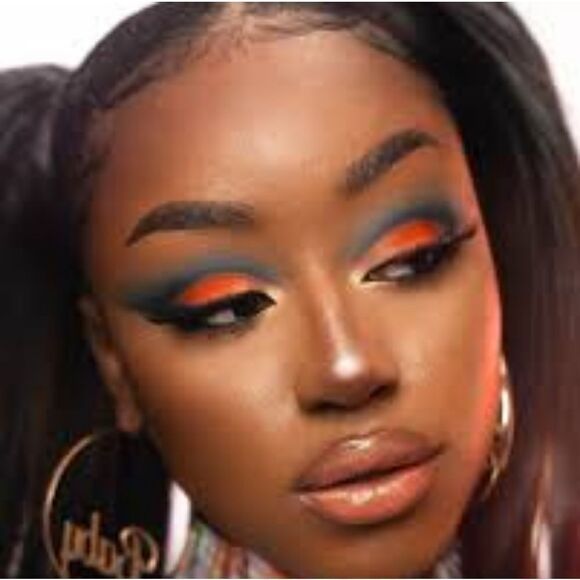 MAC Velvet Blur Slim Stick Lipstick in Sorry Not Sorry (Dirty Pumpkin Orange) - Picture 12 of 17